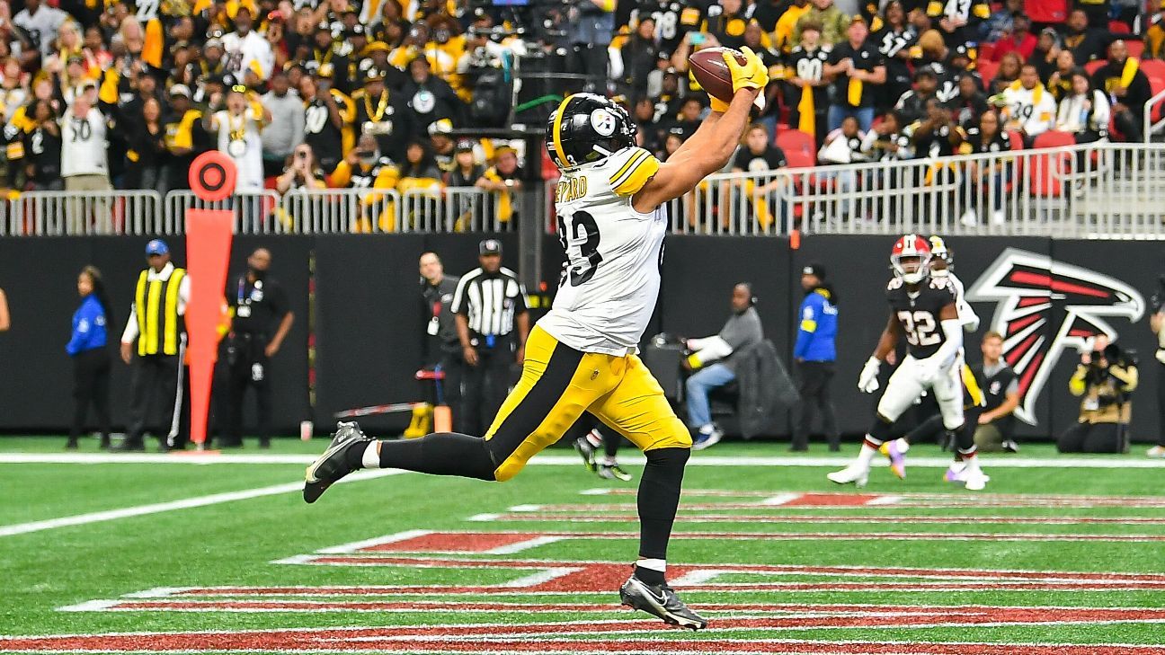 Steelers vs Falcons: Cameron Heyward cheers brother in dad's jersey