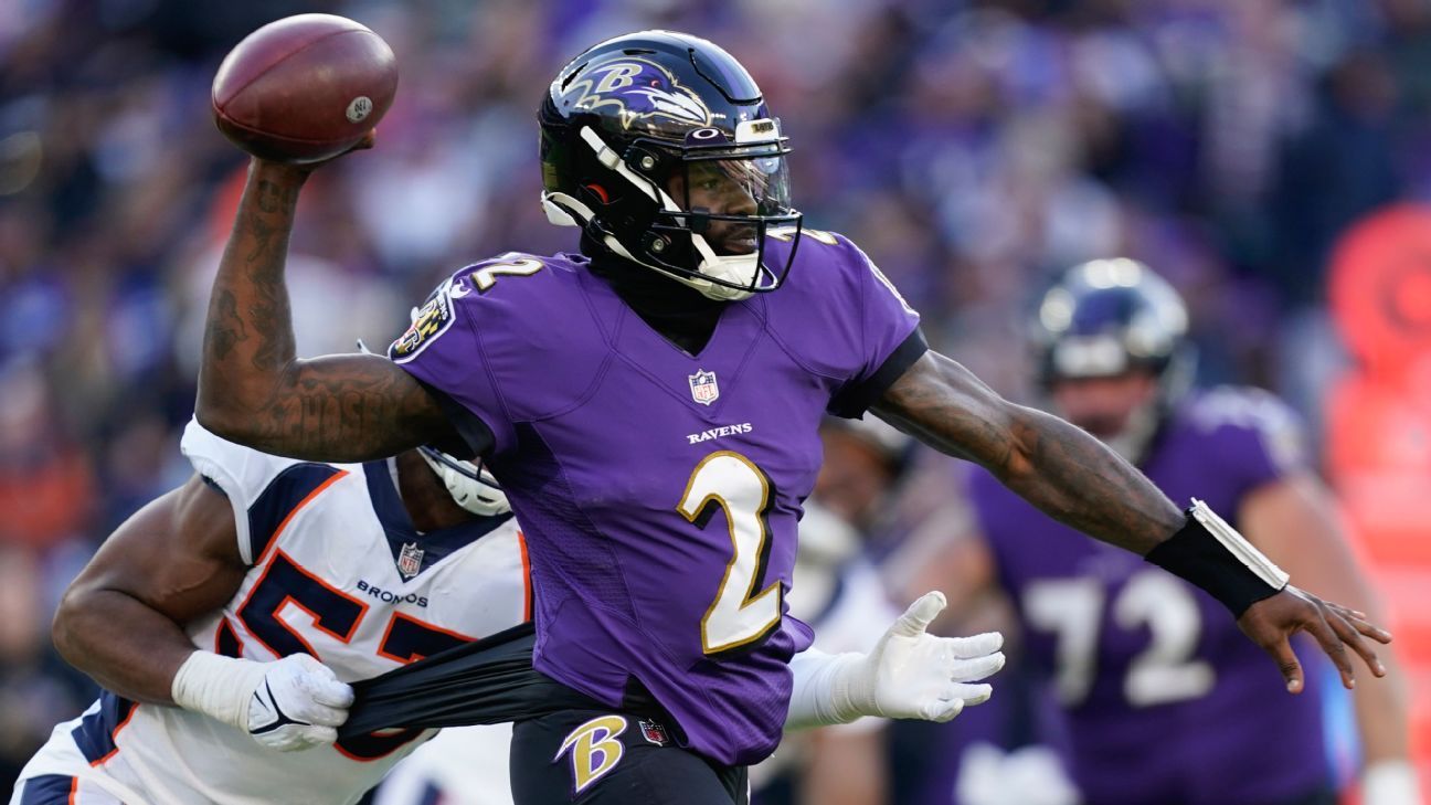 Ravens defeat Steelers 16-14, Huntley goes down in third quarter