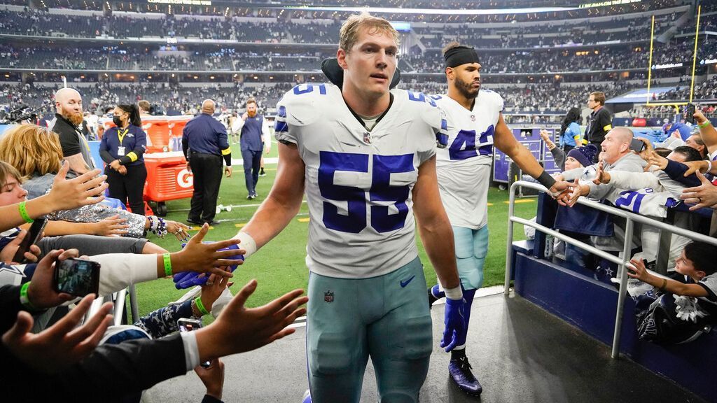 Why does Cowboys LB Leighton Vander Esch wear a neck roll with his uniform?