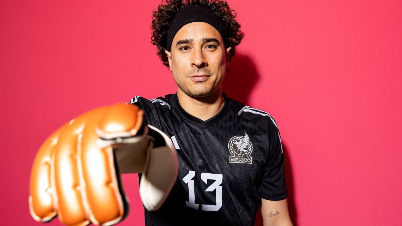 Memo Ochoa y el "13 de la suerte", número que ha llevado en los últimos