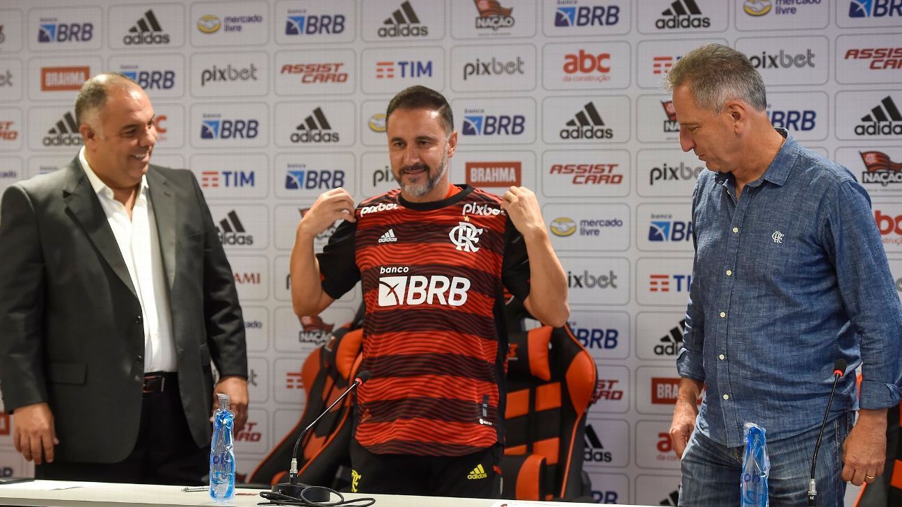 Revelação: Braz influencia Vitor Pereira com papel e caneta em jantar.