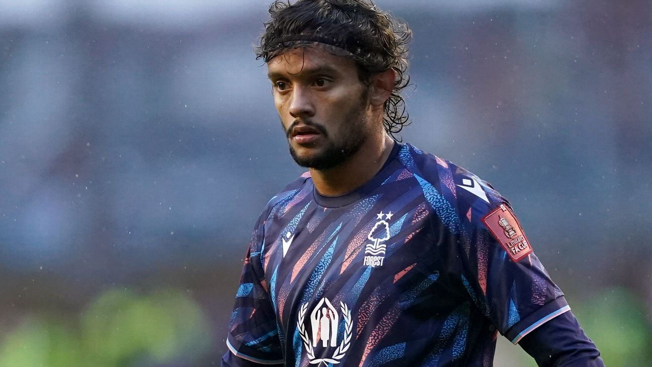 Scarpa no Olympiacos: brasileiro reencontrará 