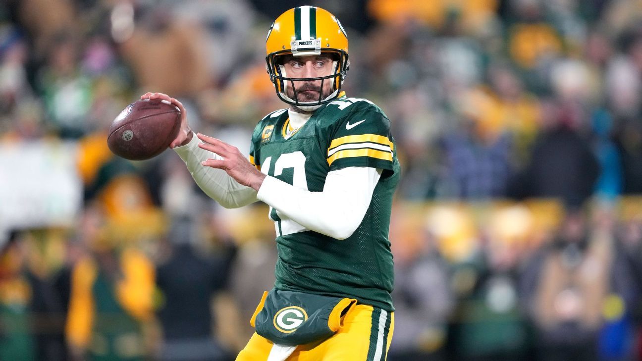 aaron rodgers staying with packers