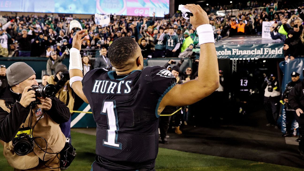 Eagles win in Jalen Hurts' return to capture NFC East, top seed