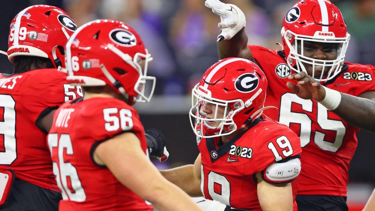 Bulldogs barrel their way to 2nd straight CFP title