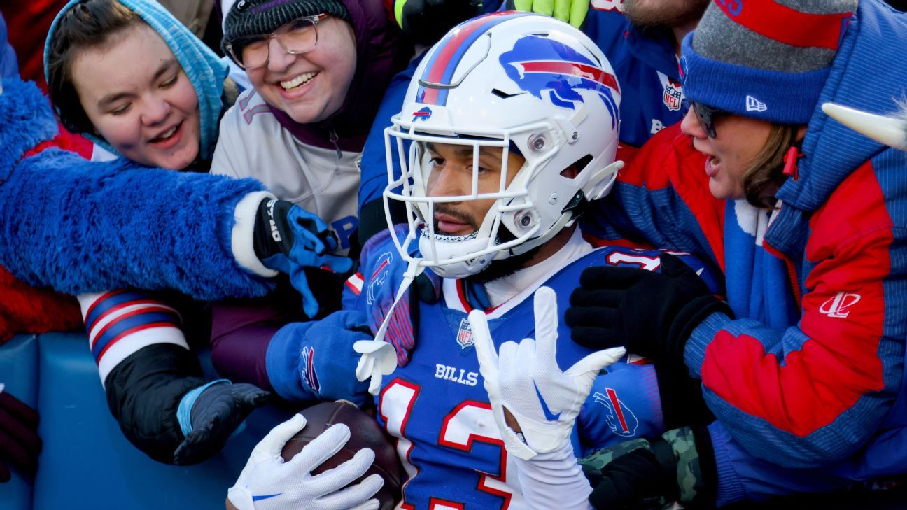 joshallenqb hits the field in a blue helmet for the @buffalobills