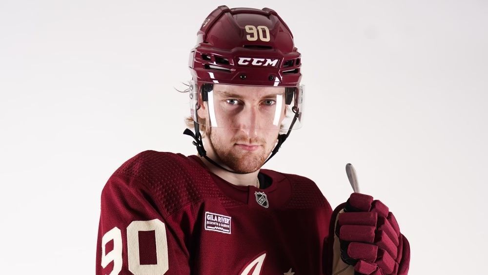 Coyotes show off warm-up jerseys for D-backs night