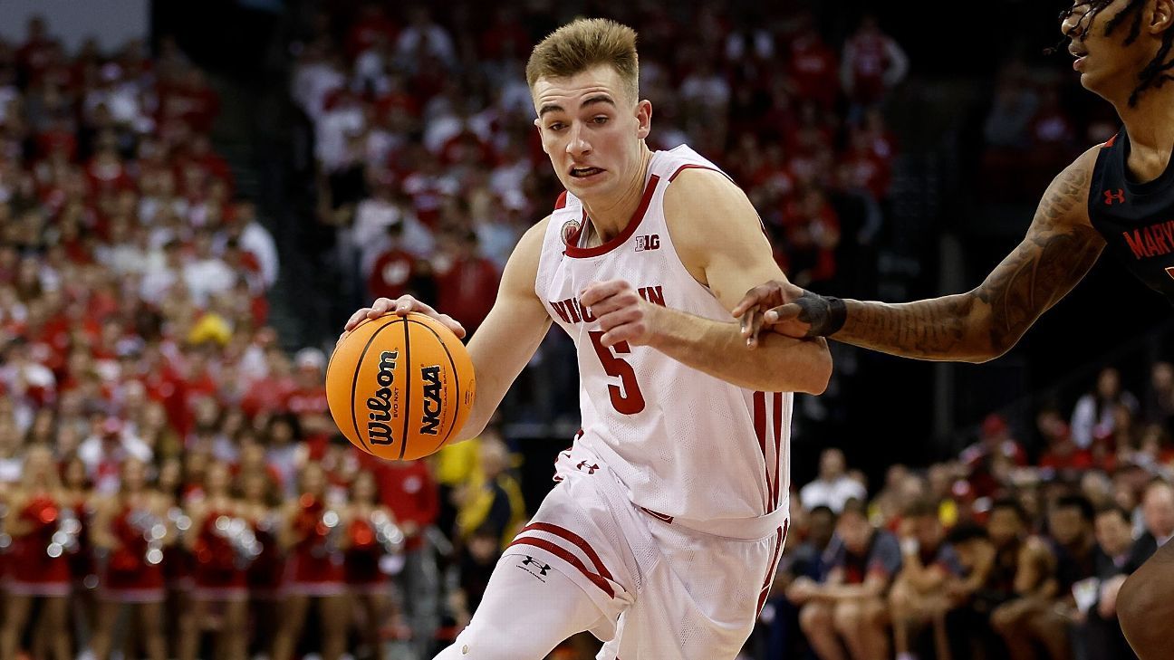 Wisconsins Wahl says hes back for fifth season Wisconsins Wahl says hes back for fifth season