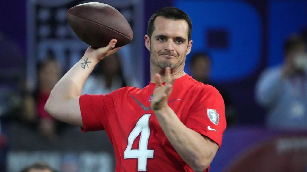 Raiders quarterback Derek Carr granted permission to speak with