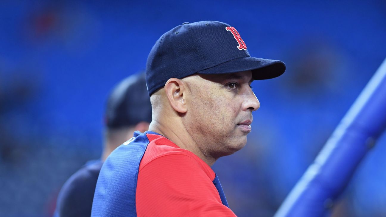 New MLB bases 'look like a pizza box,' Alex Cora says - ESPN