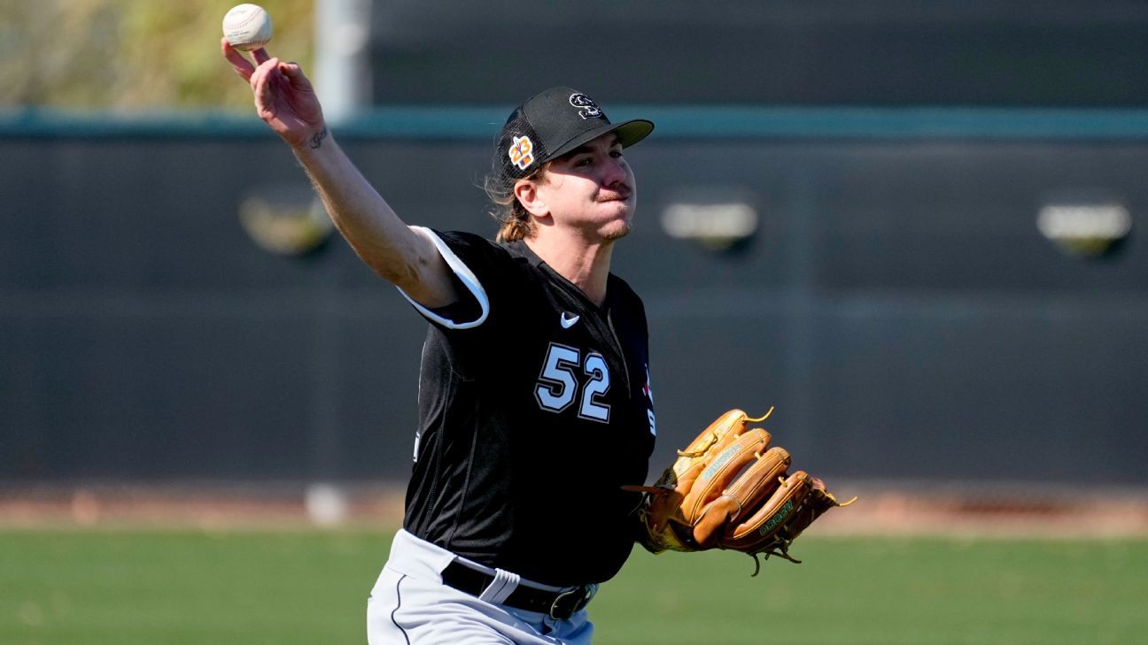 Mike Clevinger agrees with White Sox