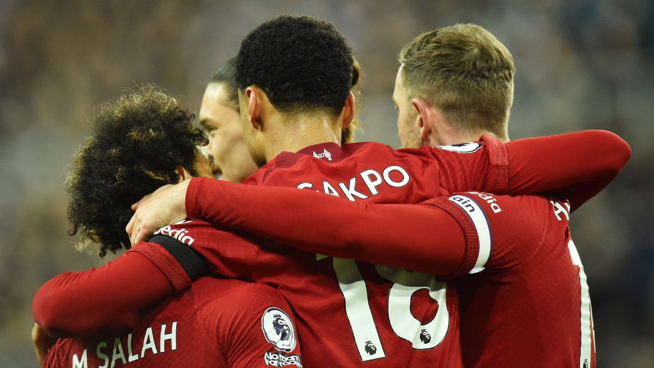 Donos do Liverpool vendem parte do clube por valor bilionário