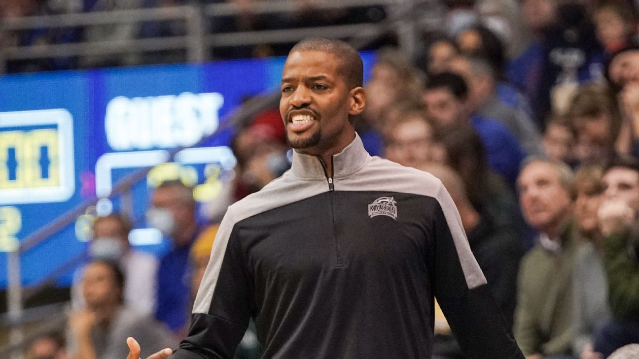 Kim English assina contrato de 6 anos como técnico de basquete do Providence