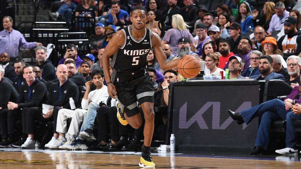 Sacramento Kings' De'Aaron Fox: Trade Rumors to All-NBA, Clutch Award?