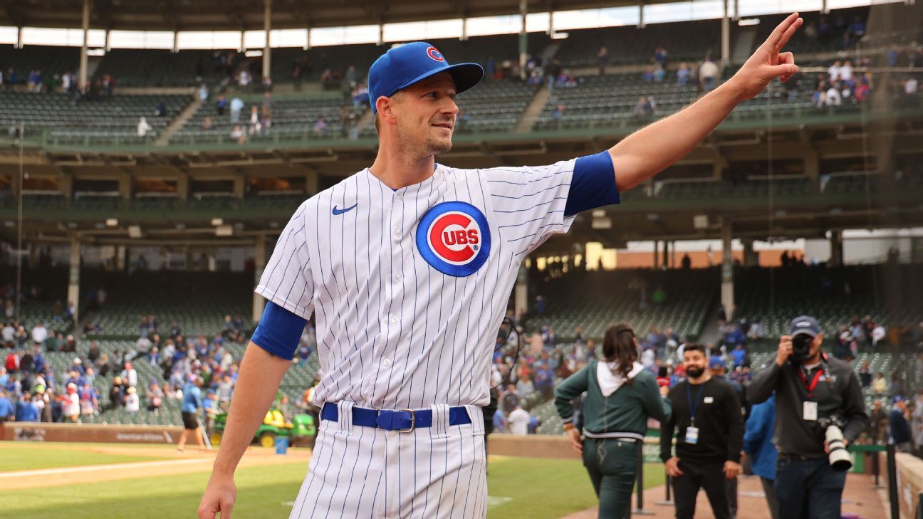 Infield collision ends perfect bid by Cubs' Smyly