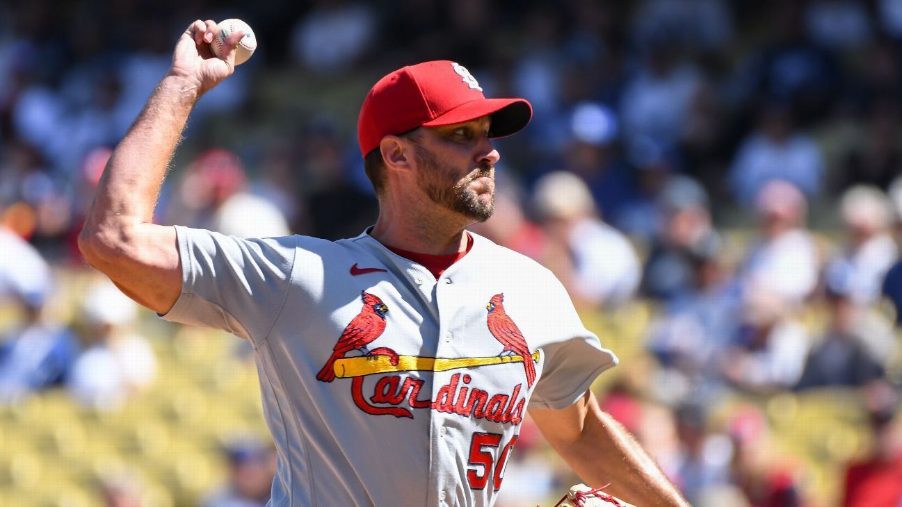 Adam Wainwright re-signs with the St. Louis Cardinals