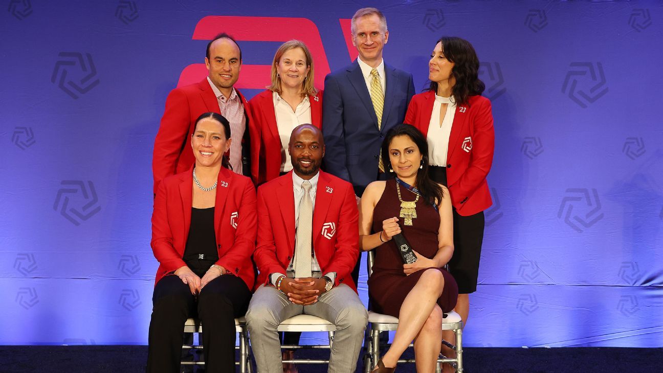 Hope Solo, Clint Dempsey earn spots in National Soccer Hall of