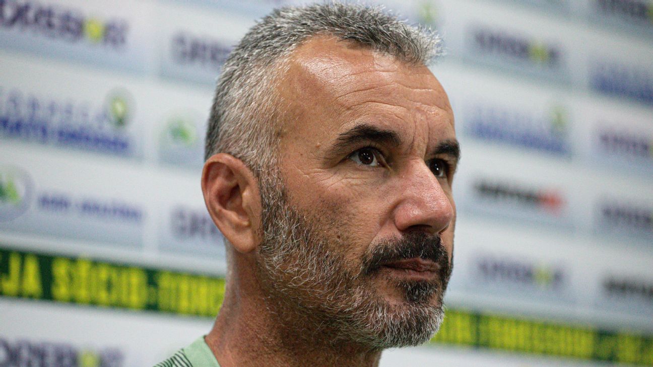 “Cuiabá Fires Coach Ivo Vieira After 4-0 Loss to Atlético-MG in Brazilian Championship”