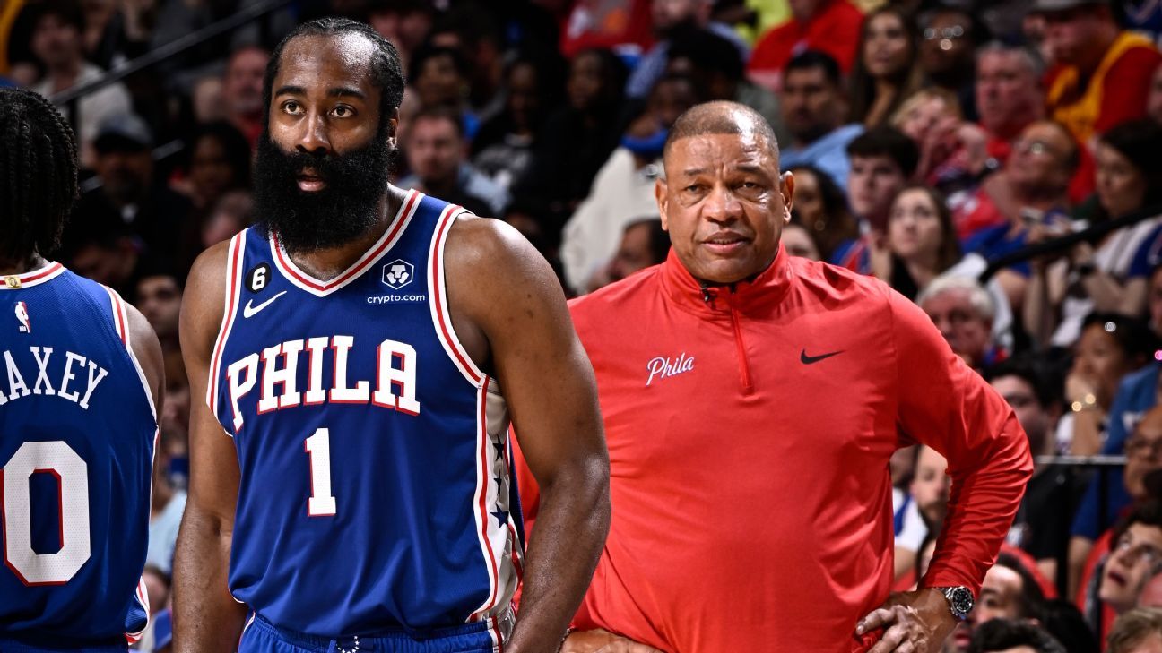 O técnico do 76ers, Doc Rivers, planeja retornar na próxima temporada.  James Harden ainda não pensou em seu futuro