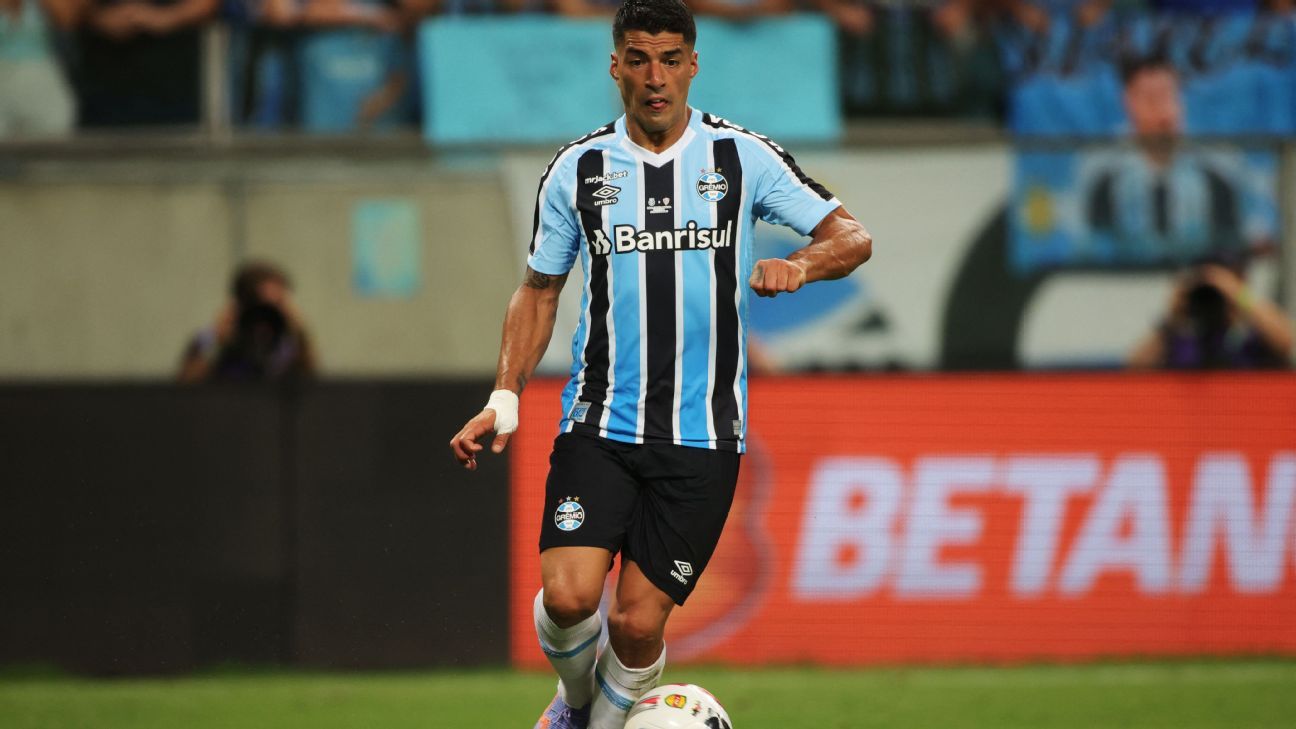 Luis Suarez signs two-year Gremio deal