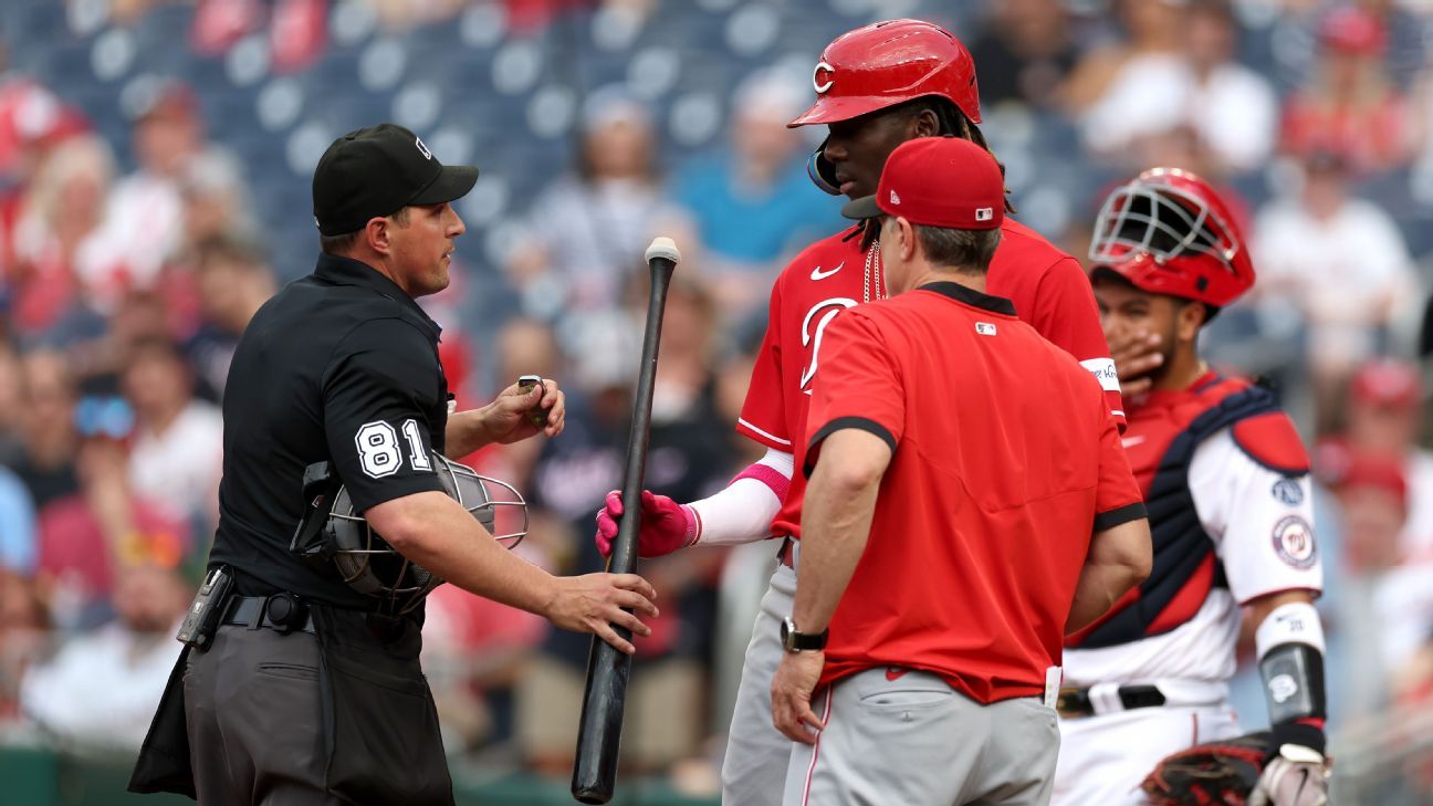 Cincinnati Reds' Elly De La Cruz removes bat knob, homers