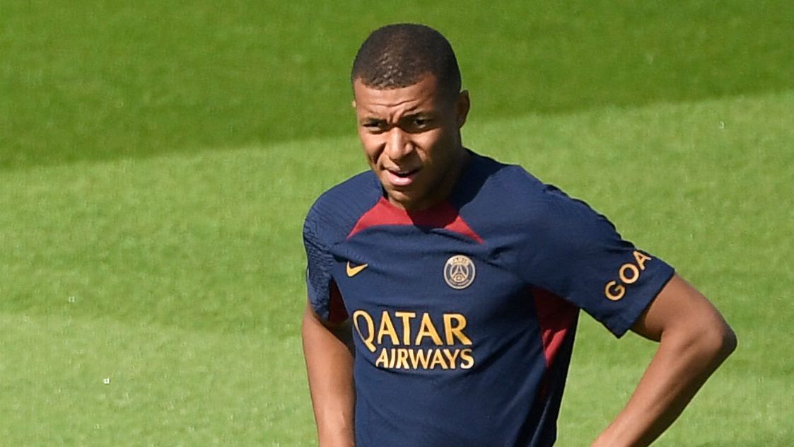 PSG no longer selling Mbappé's jersey as player continues to train