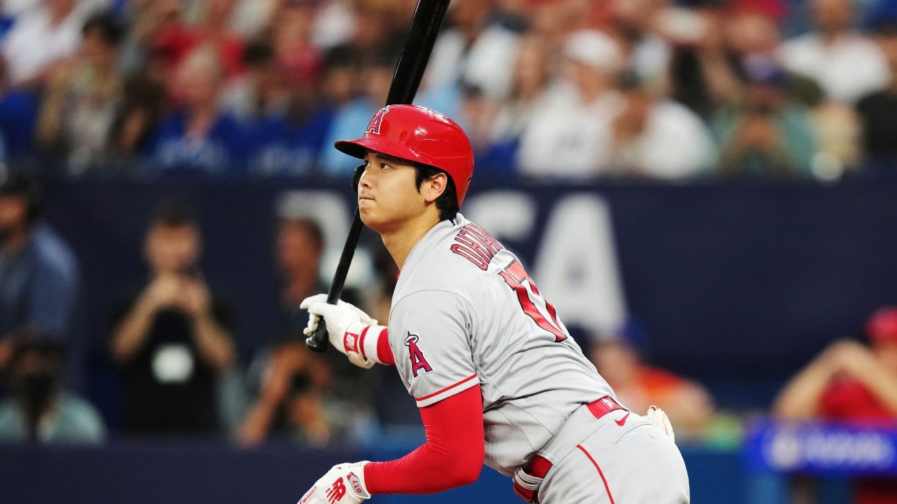 Shohei Ohtani pulled for pinch hitter in 9th due to cramps - ESPN