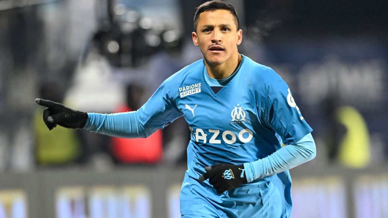 Alexis Sánchez atrai interesse de clubes do Brasil após impasse na