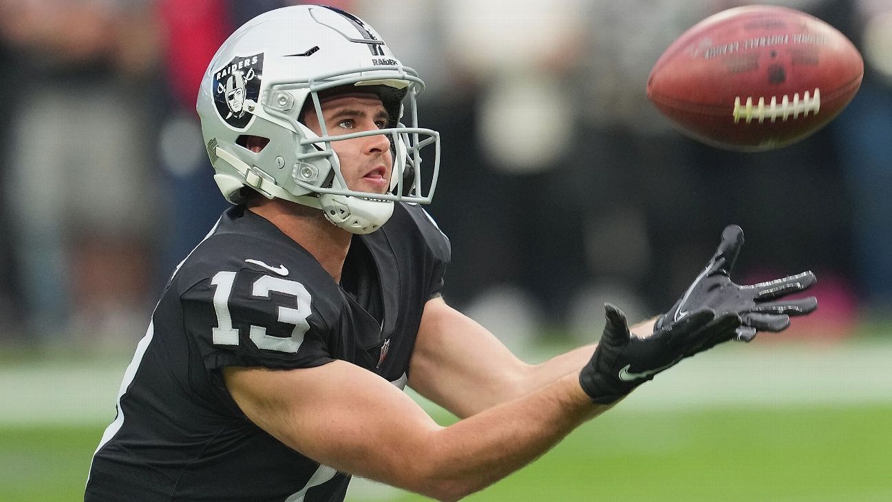 Raiders expect Hunter Renfrow to miss substantial time with rib injury