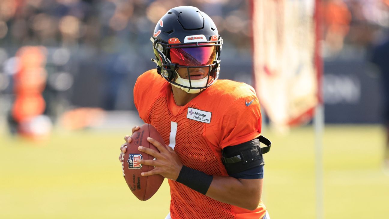 Justin Fields' improvement noticeable as QB embraces passing offense - ESPN  - Chicago Bears Blog- ESPN