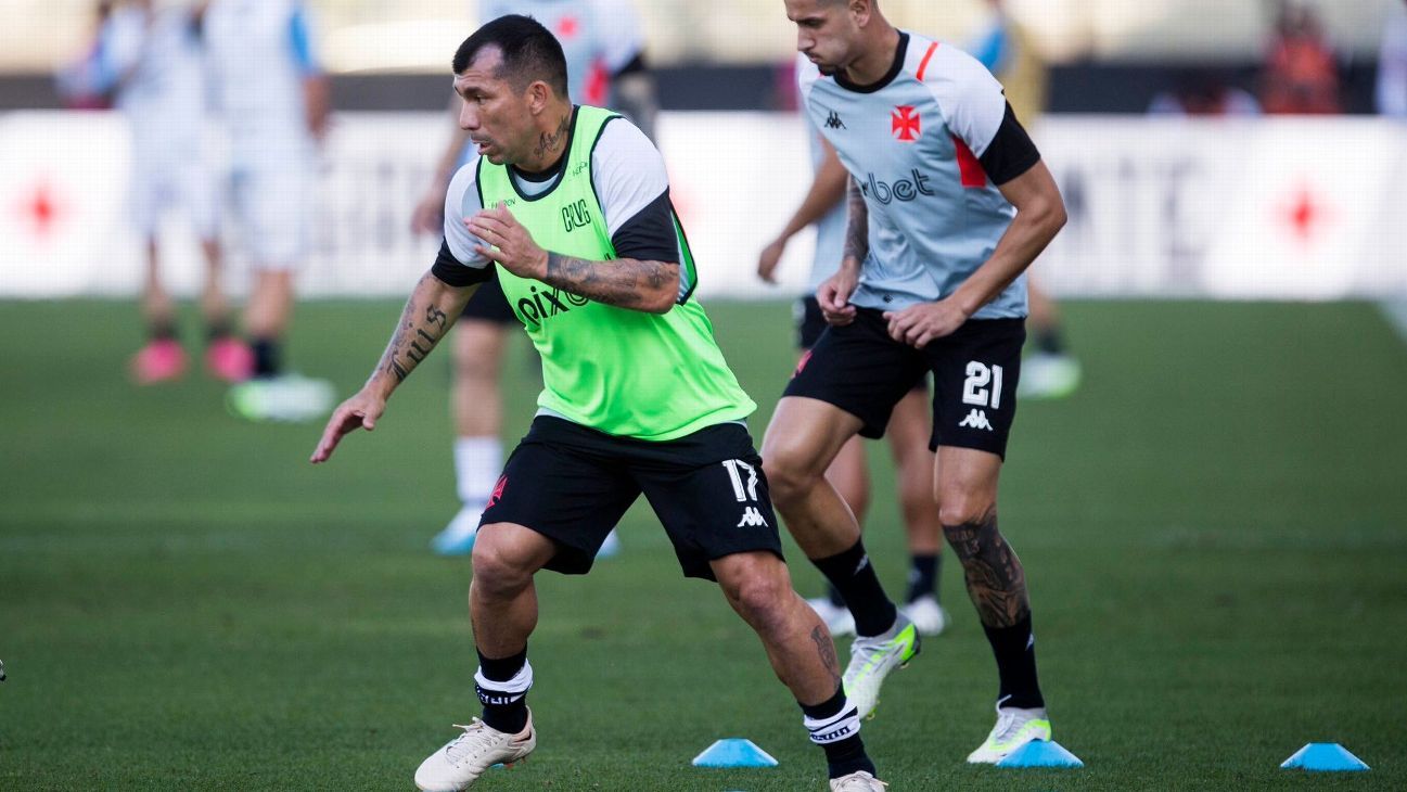 Gary Medel saw red in Vasco’s heavy fall to Santos