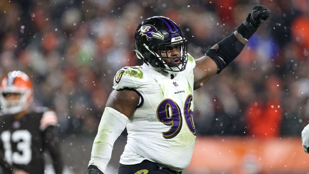 Ravens defensive lineman Washington signs 3-year deal