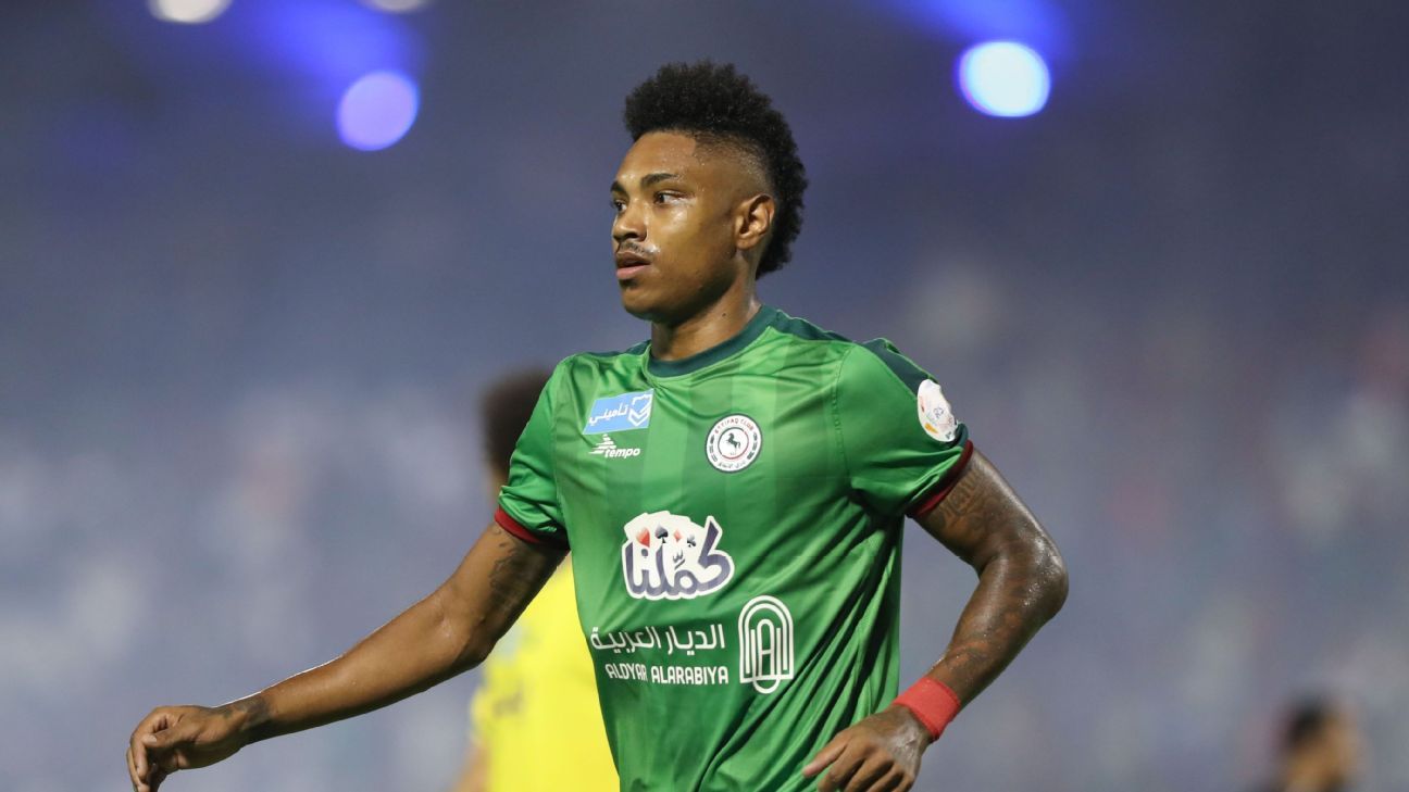 Ex-Flamengo, Vitinho entra em lista de saídas de time árabe para ajudar chegada de astro ex-United
