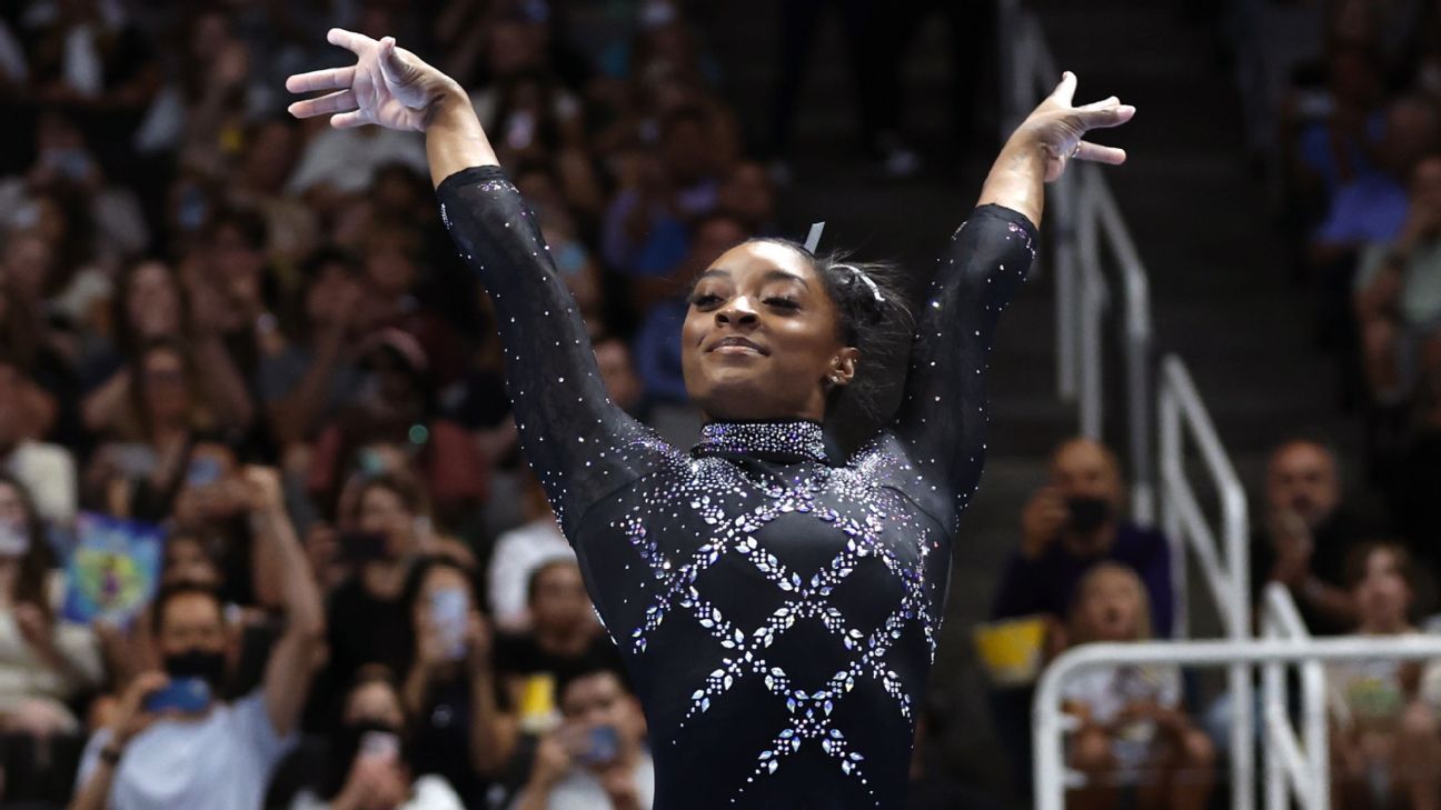 Simone Biles ends the first day of competition at the US Gymnastics  Championships with the lead