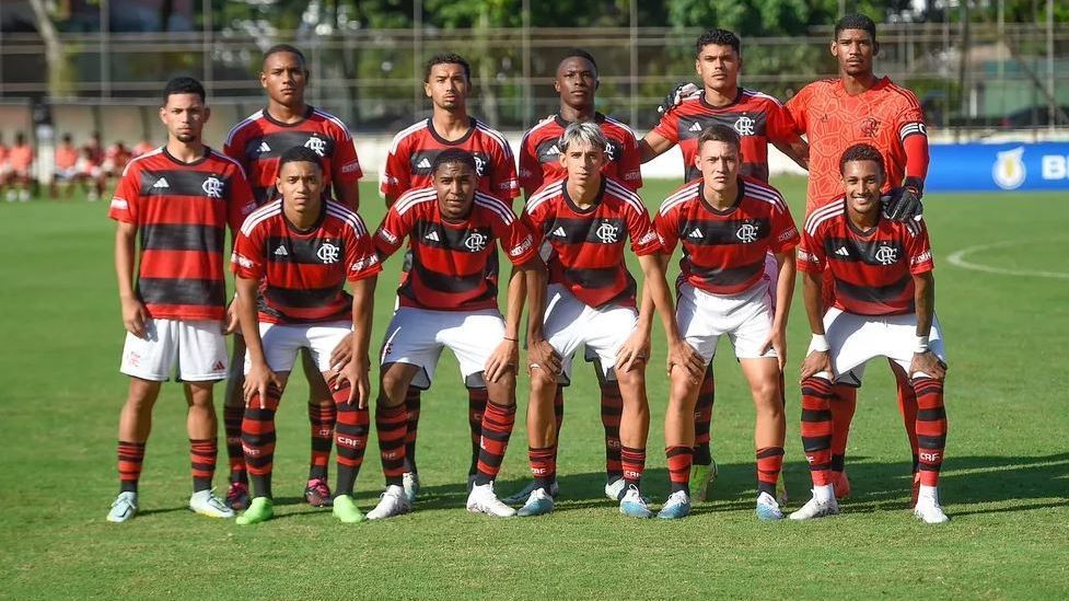 Quais os segredos da base que fez Flamengo faturar R$ 271 milhões em 2023 e desafia o Palmeiras por título?