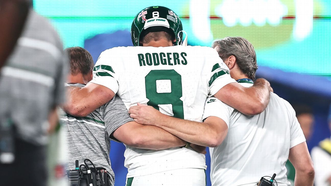 Aaron Rodgers out for season after just 4 snaps with Jets