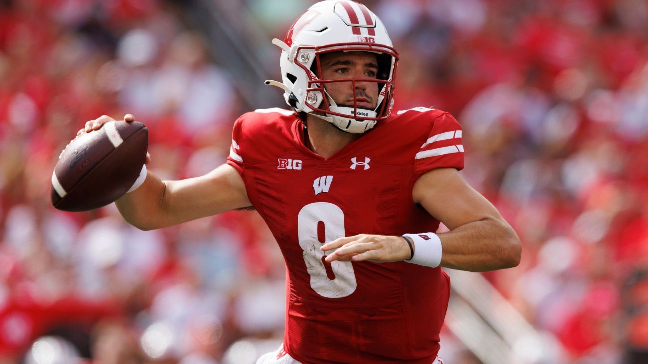 Badgers' Mordecai sidelined with broken hand