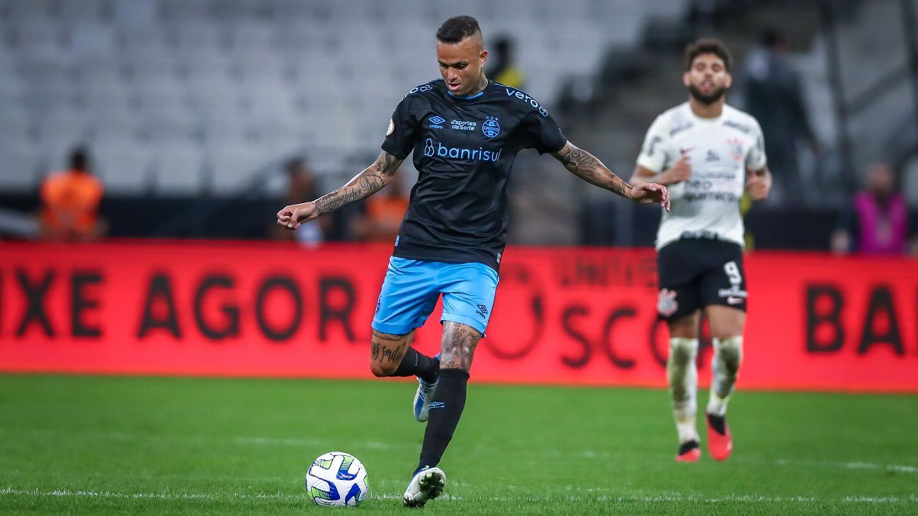 Renato Gaúcho diz que Luan bateria pênalti contra o Corinthians e revela se atacante iria provocar o ex-clube