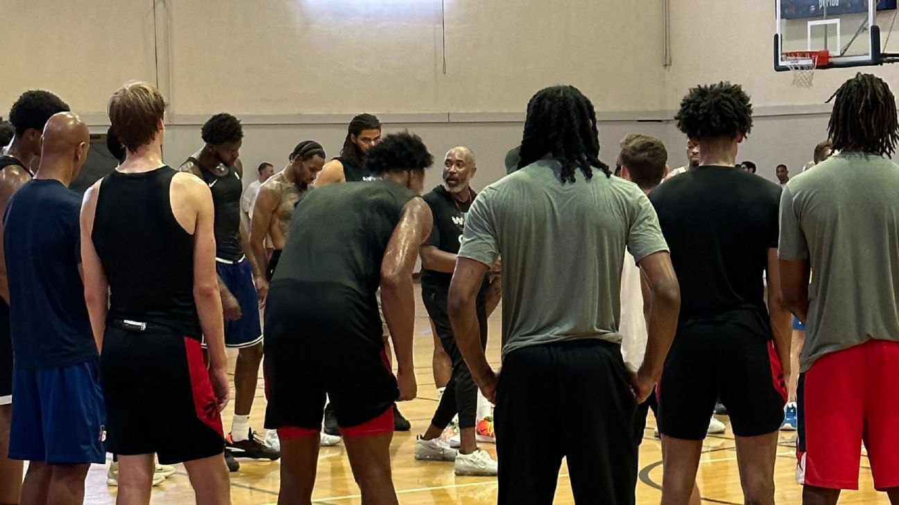 LeBron James, Kevin Love hit UCLA for workout, campus 'tour