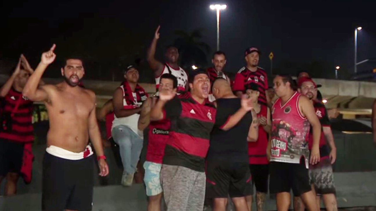 Torcedores do Flamengo protestam em aeroporto e não poupam ninguém após vice da Copa do Brasil, mas tomam drible