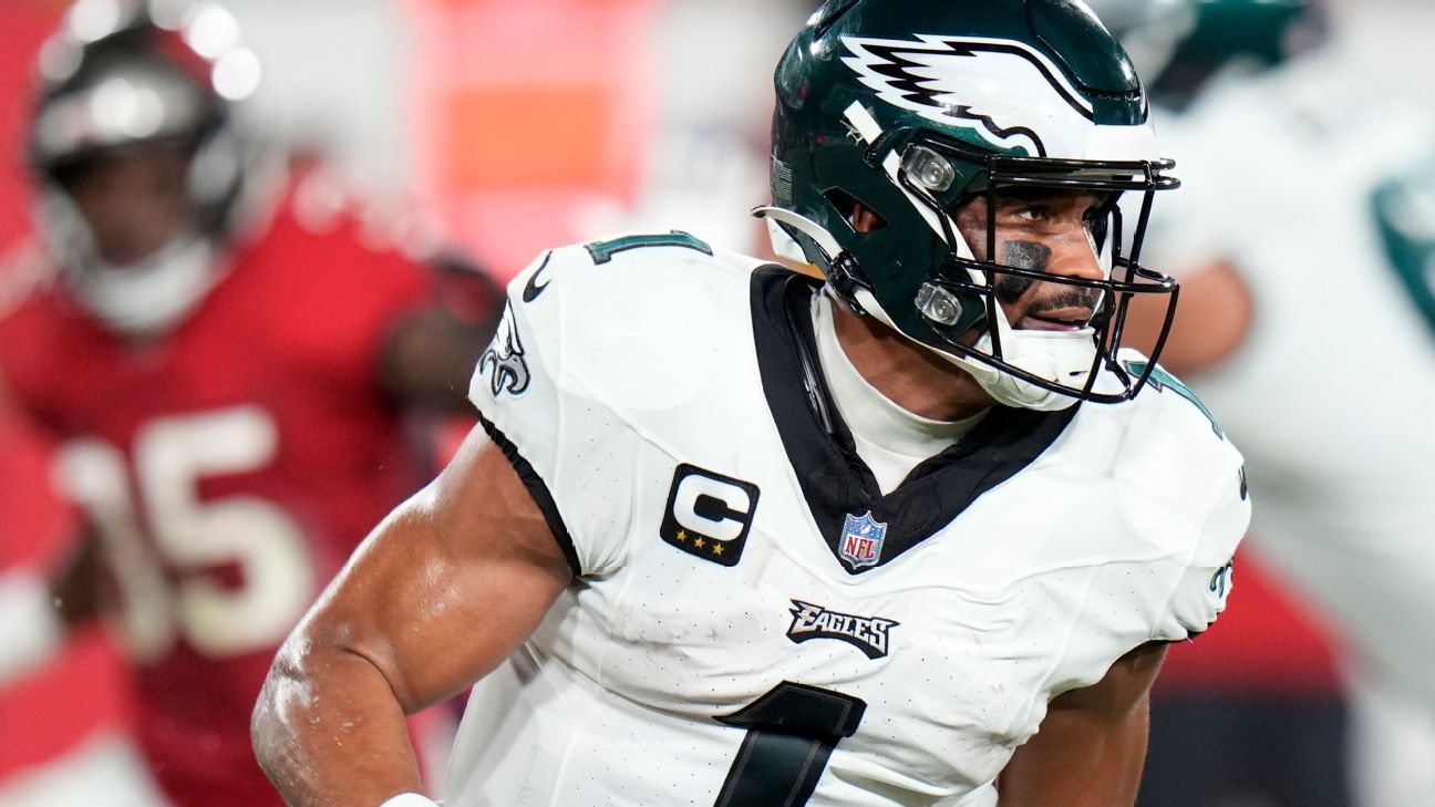 Jalen Hurts sofreu sintomas semelhantes aos da gripe durante a vitória dos Eagles