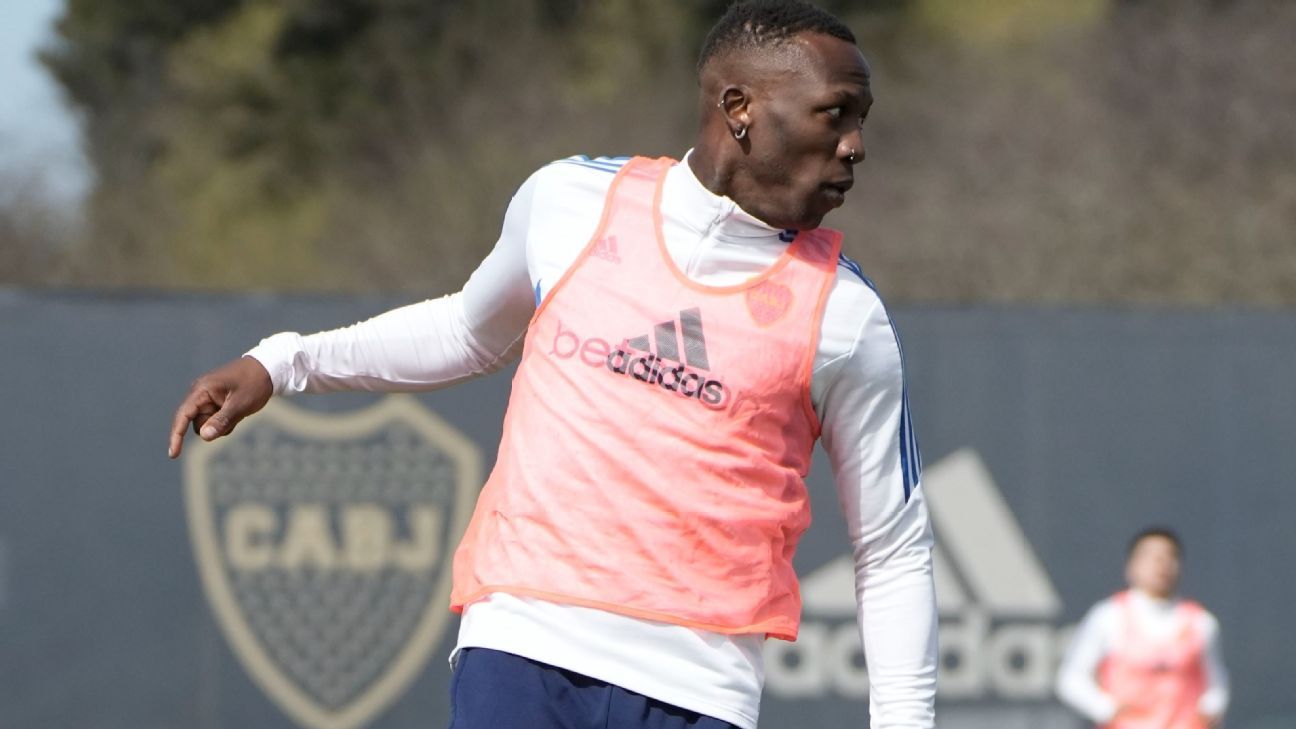 Técnico do Boca surpreende, muda esquema e ensaia time titular com ex-Palmeiras na Libertadores