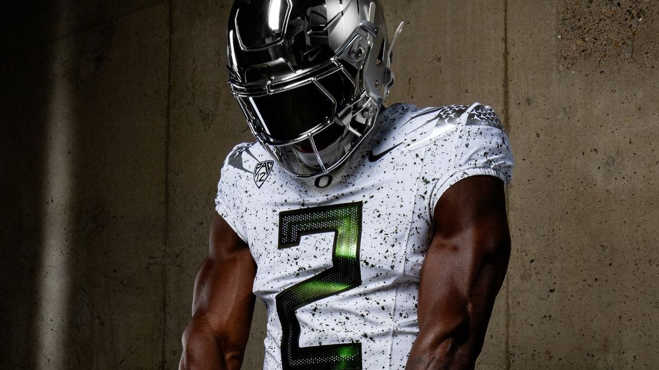 LOOK: Ducks unveil 'Mighty Oregon' throwback jerseys to be worn later this  year