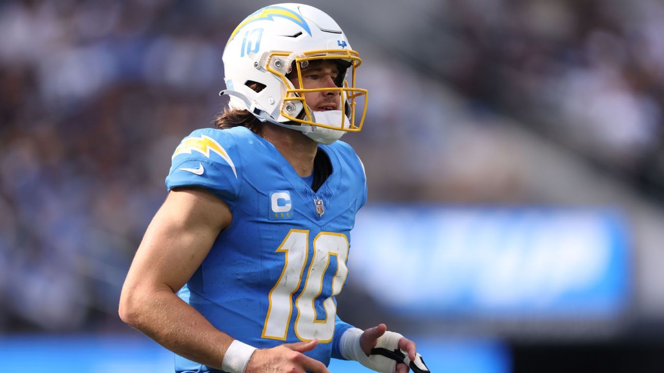 Chargers QB Justin Herbert not expected to miss time despite broken middle  finger on left hand