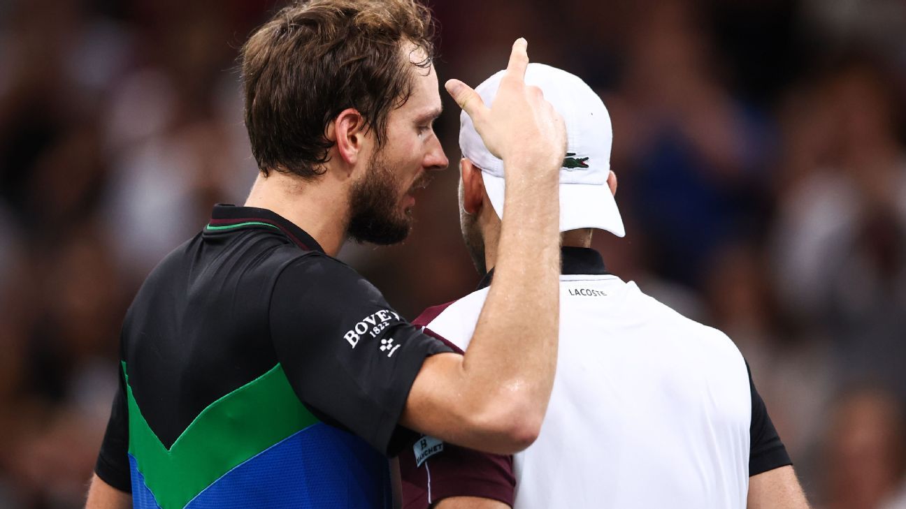 Daniil Medvedev booed by Paris crowd in loss to Gregor Dimitrov