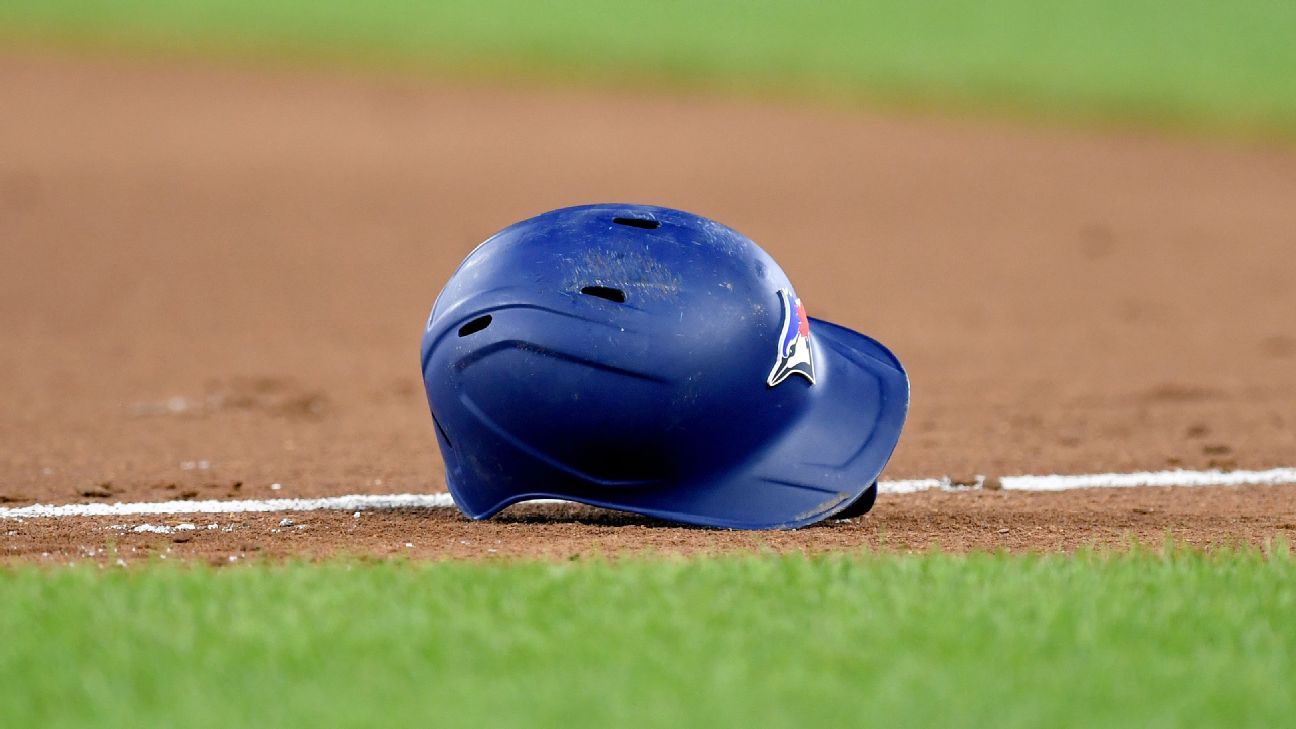 Cincinnati Reds acquire Santiago Espinal in trade with Toronto Blue Jays