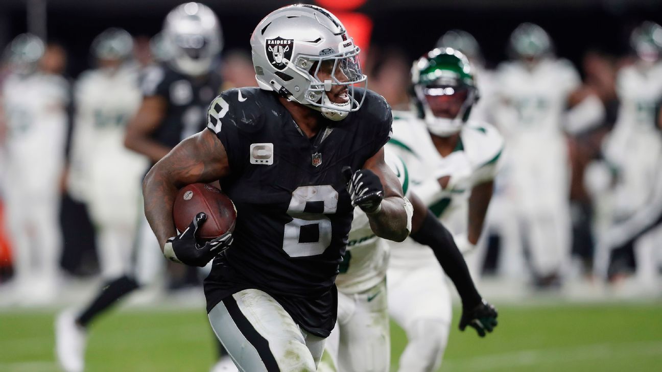 Josh Jacobs practices with Raiders for first time since last