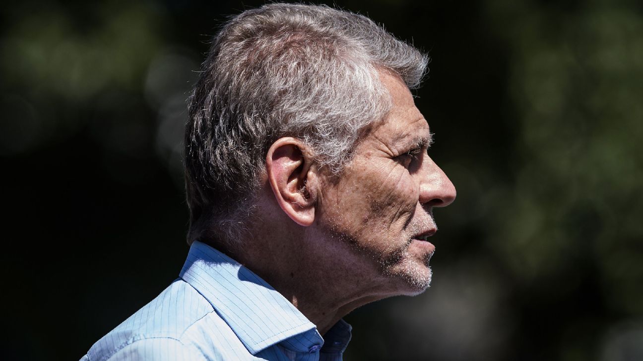 Autuori deixa cargo de diretor técnico do Cruzeiro após decisão pessoal.