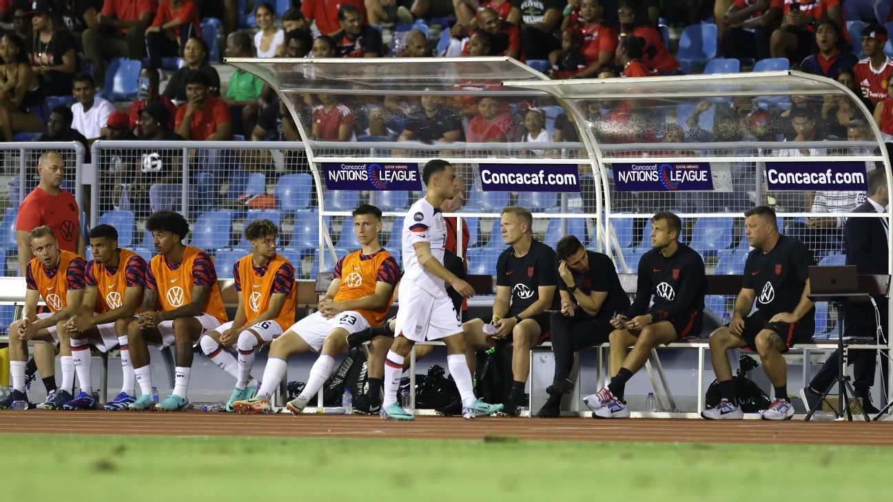 Photo of USMNT-Trainer Berhalter nennt Dests rote Karte einen „dummer Fehler“