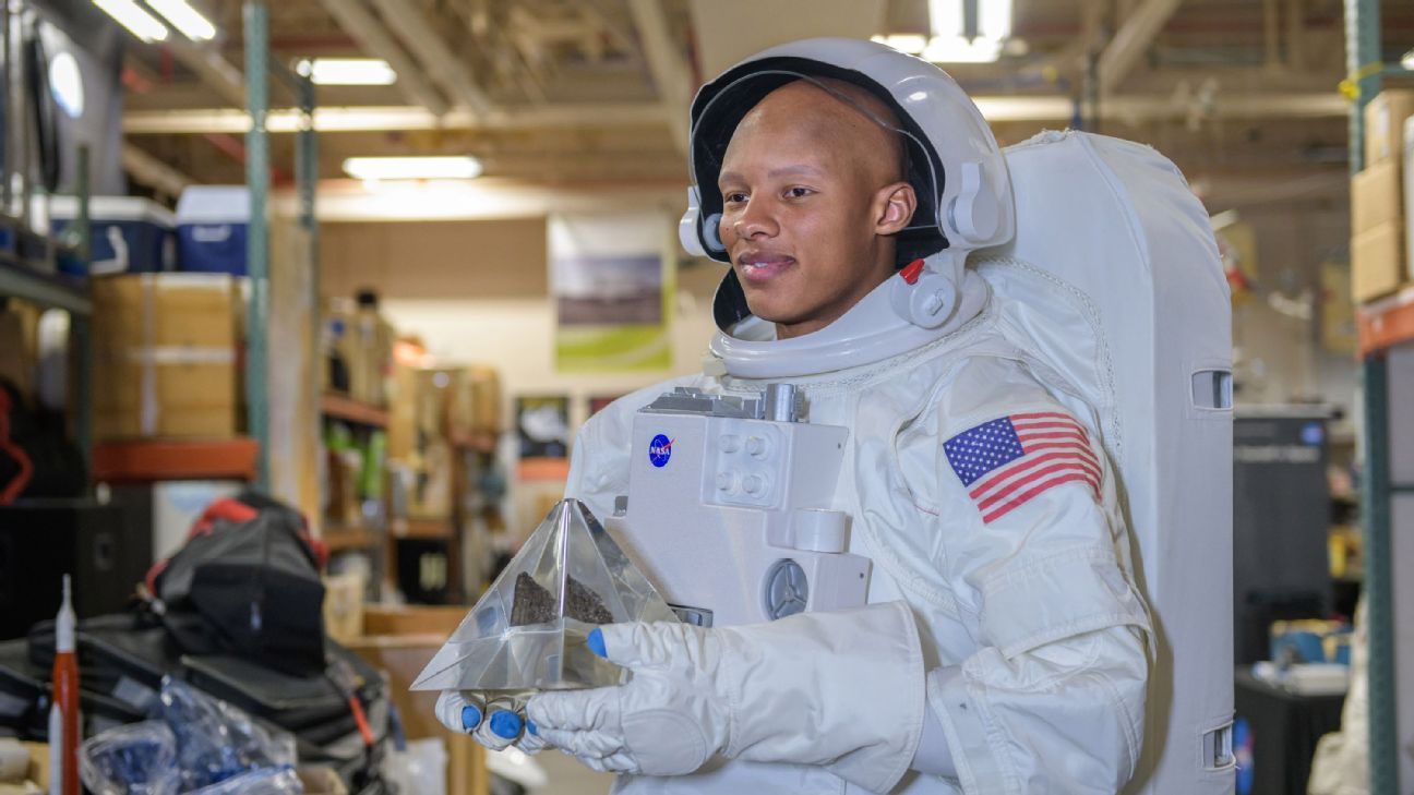 Vikings QB Joshua Dobbs makes it cool to be a NASA 'nerd'